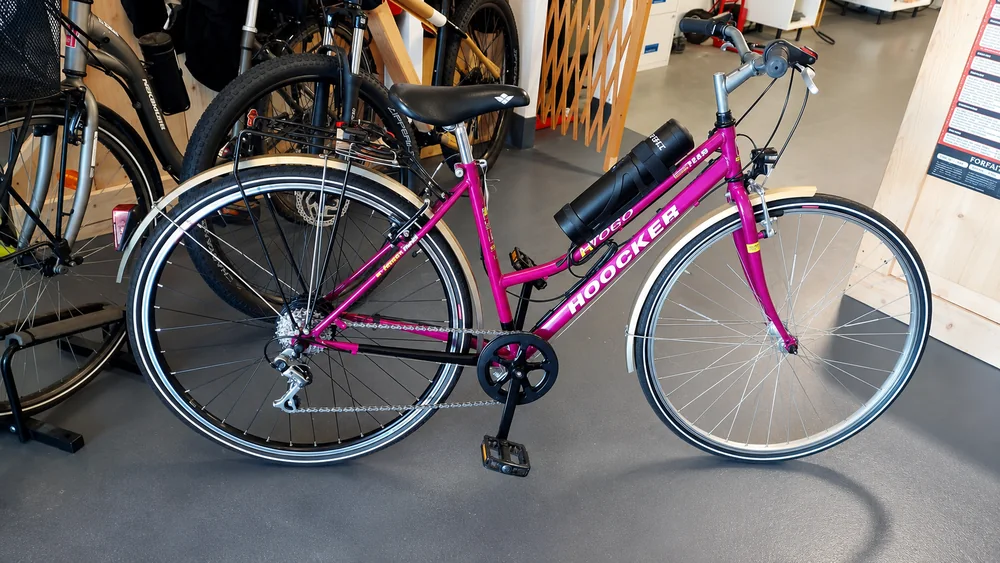 Vélo de ville électrifié par DSF Services avec un kit Virvolt